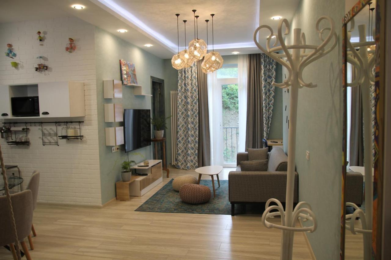 Cozy Apartment In Vake Tbilisi Bagian luar foto
