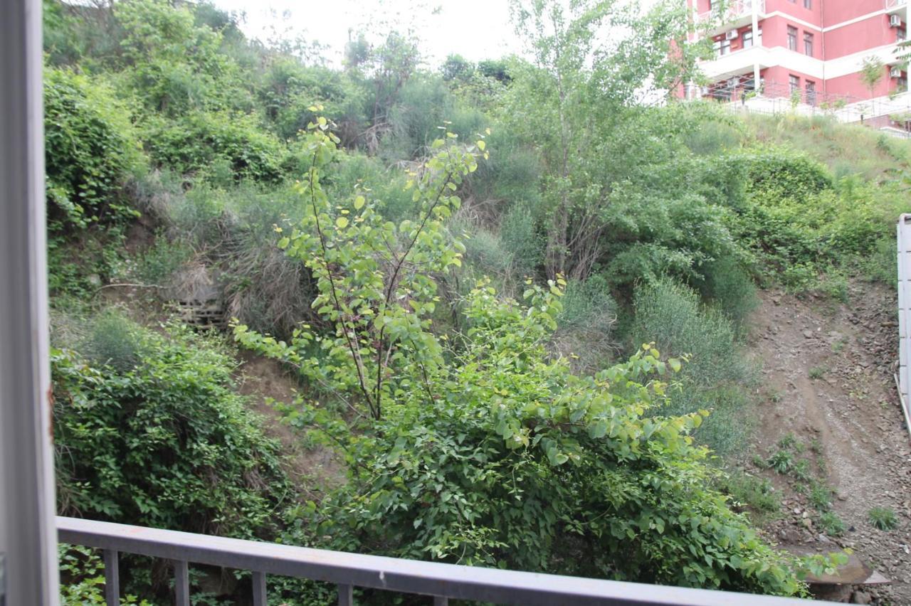 Cozy Apartment In Vake Tbilisi Bagian luar foto