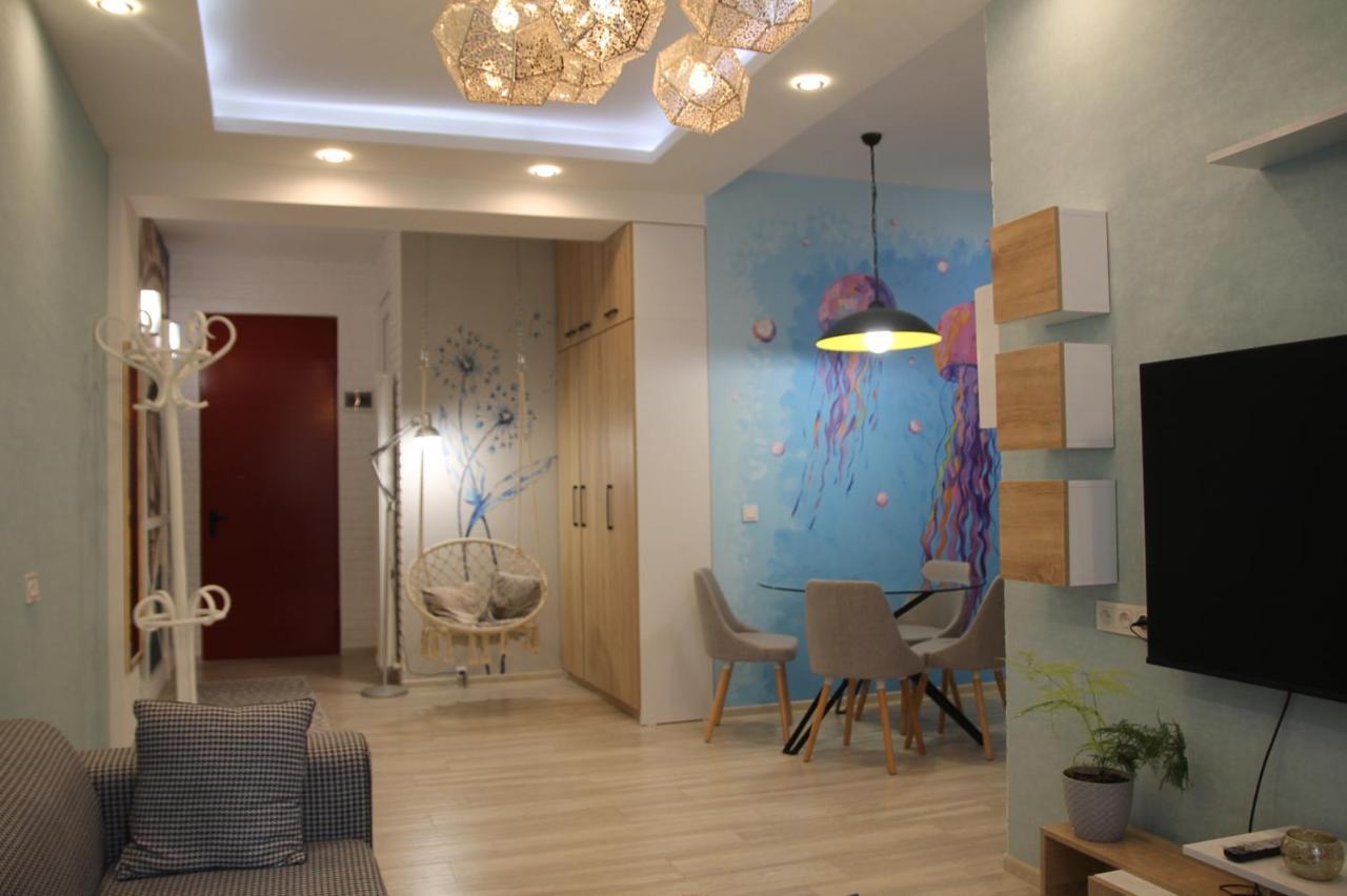 Cozy Apartment In Vake Tbilisi Bagian luar foto