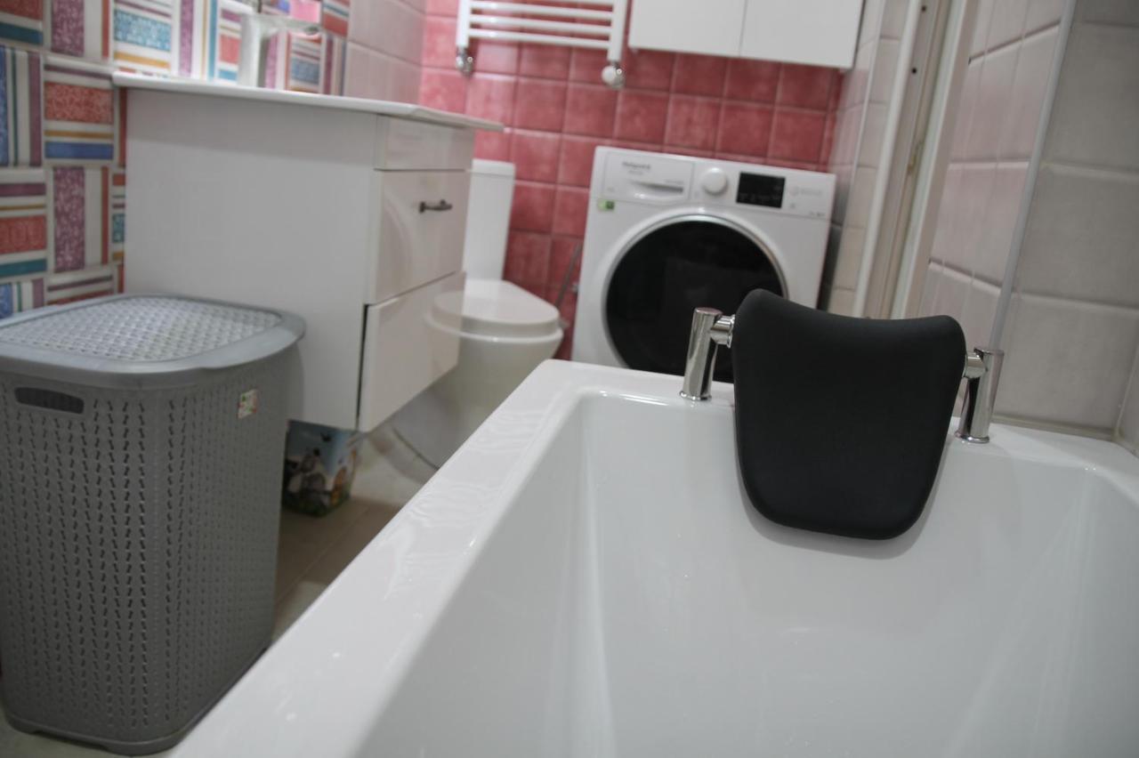 Cozy Apartment In Vake Tbilisi Bagian luar foto